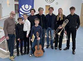 Teilnehmerinnen, Teilnehmer sowie Lehrkräfte der Musikschule Freising bei Jugend musiziert in Erding