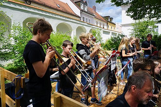Das JBO der Musikschule Freising im Amtsgerichtsgarten