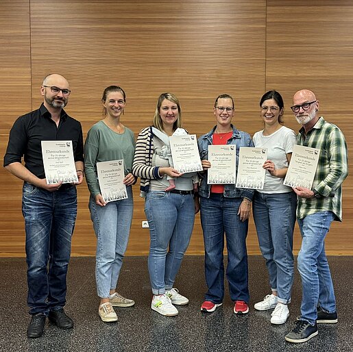 von link: Josef Riedl Schlagzeug 25 Jahre, Sophia Kaufmann Klarinette 15 Jahre, Magdalena Poruba Altsaxophon 15 Jahre, Nicola Bauer Querflöte 20 Jahre, Anna Bausewein Querflöte 10 Jahre, Jürgen Wüst Dirigent 20 Jahre